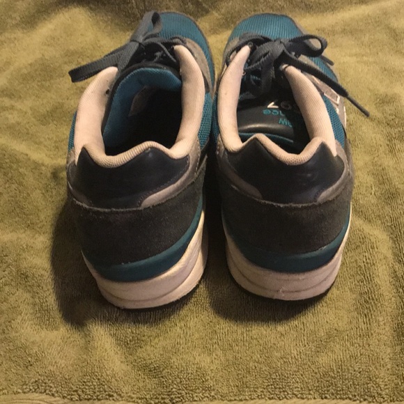 Used New balance. 9.5 - Picture 4 of 10